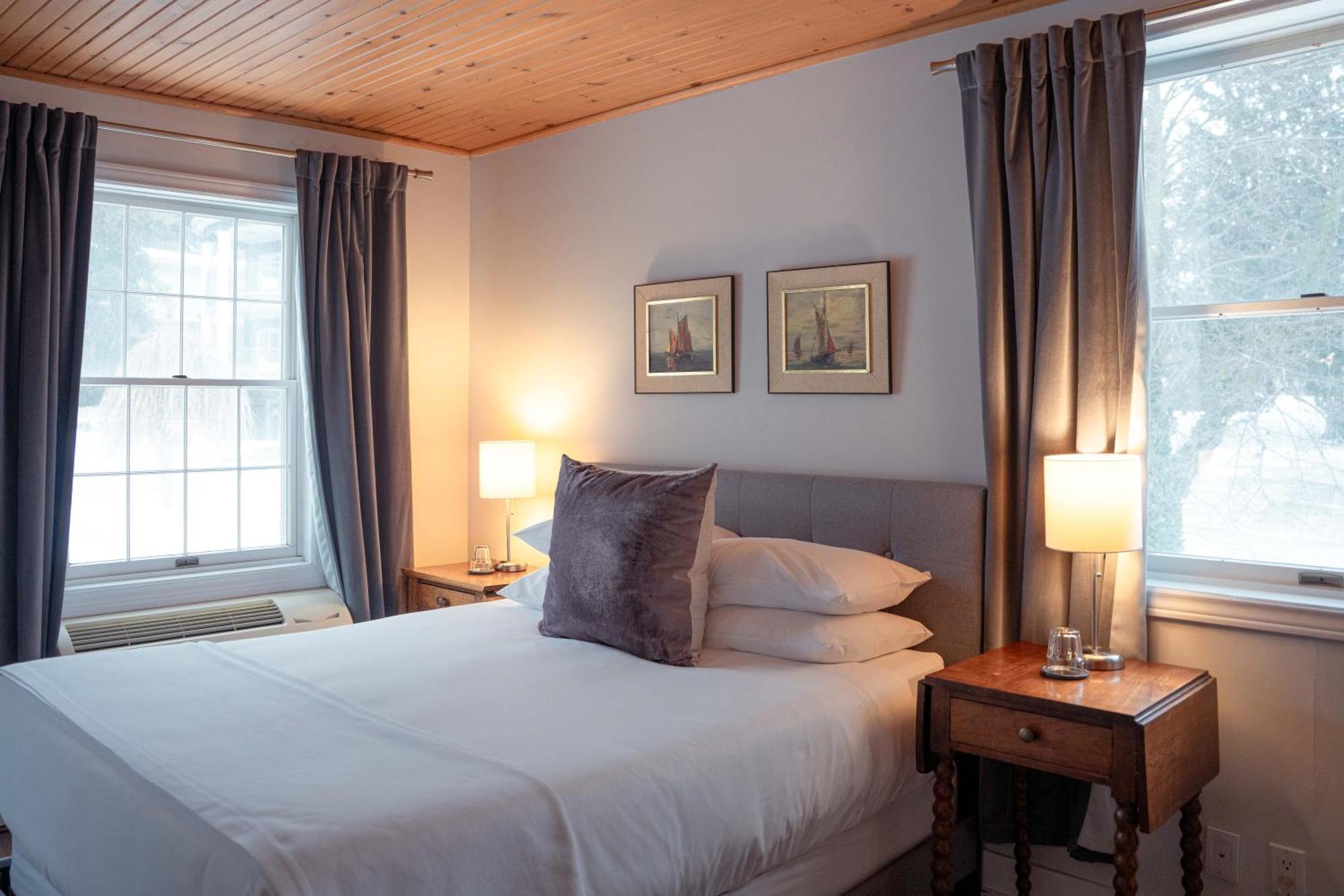 Deluxe Queen Room,1661137380:JPEG