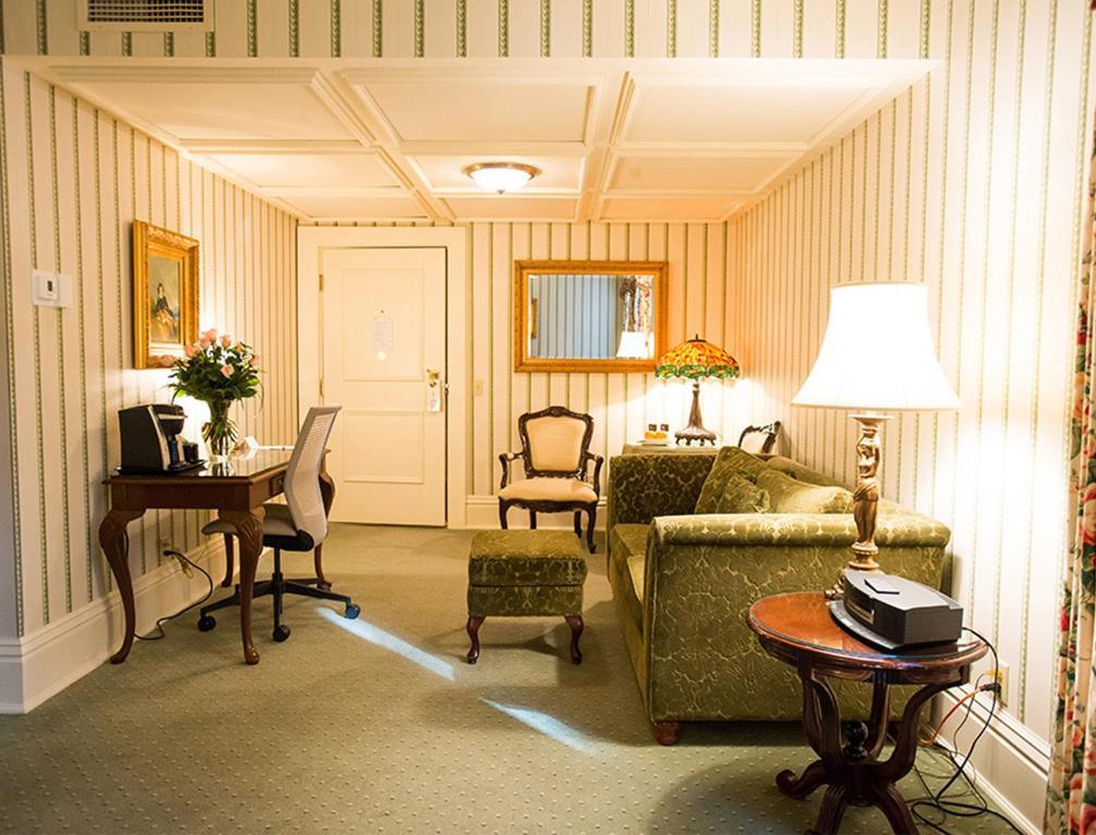 King Suite,62786341:JPEG