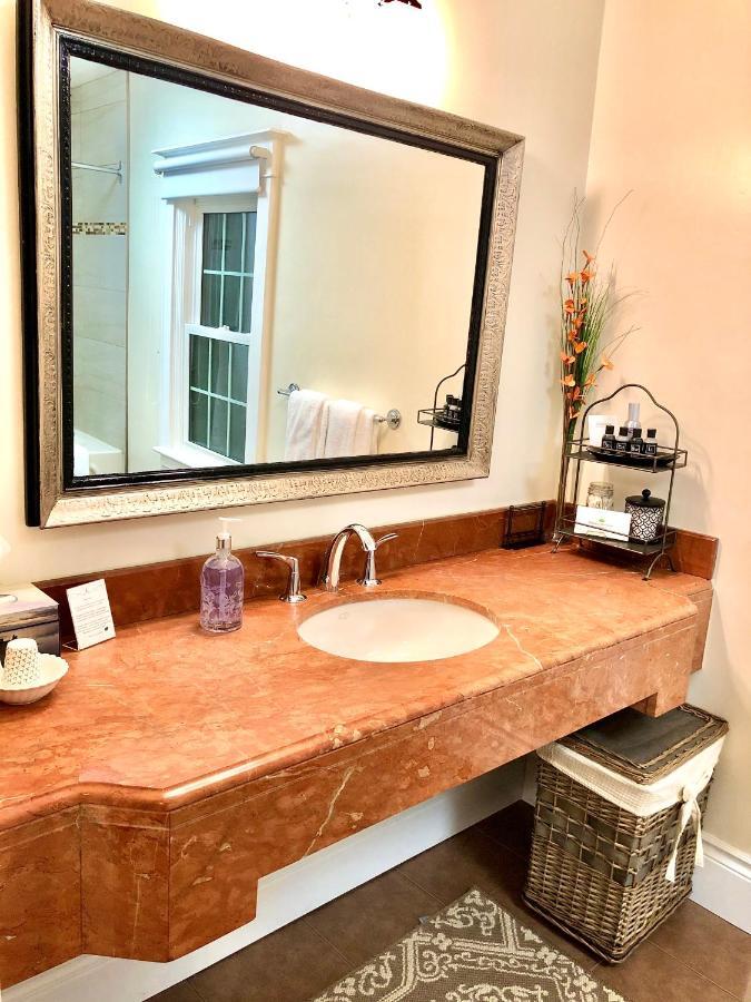 Samantha King Suite