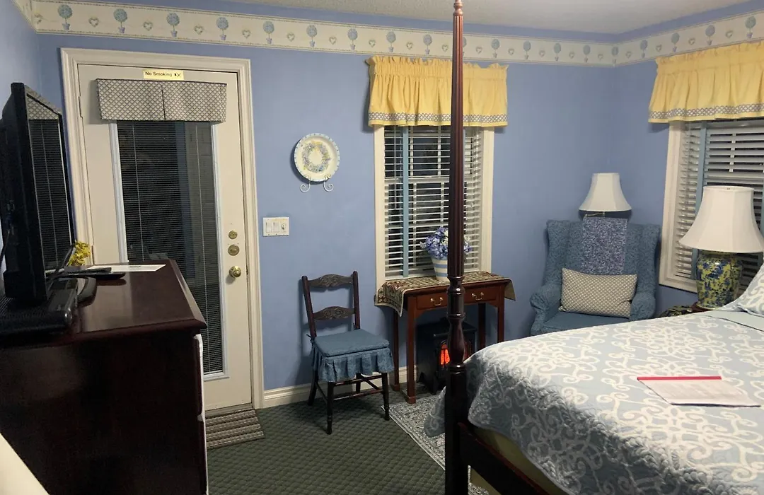 Weatherpine Inn-1
