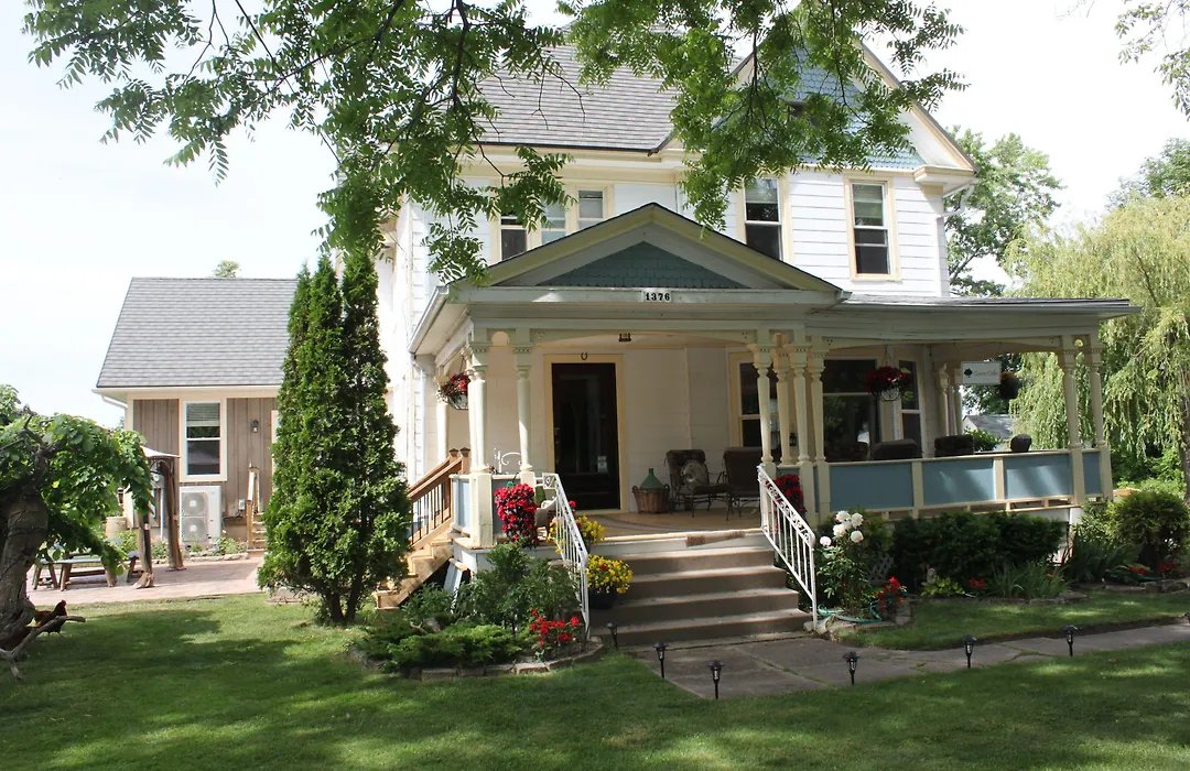 Green Oaks B&B-1