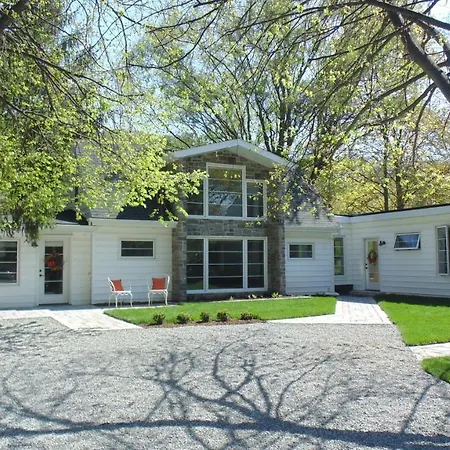 Carriage House On Kent-3
