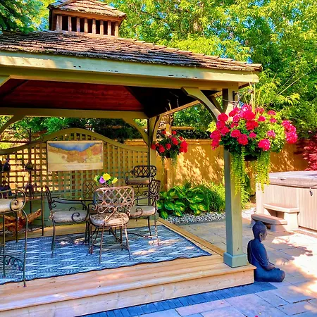 Explorer House Bed & Breakfast-2