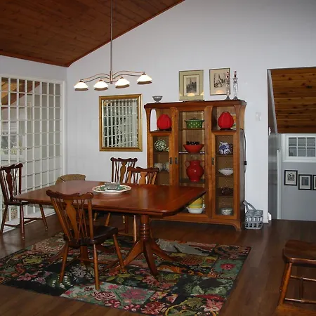 2 Moon Cottage-2