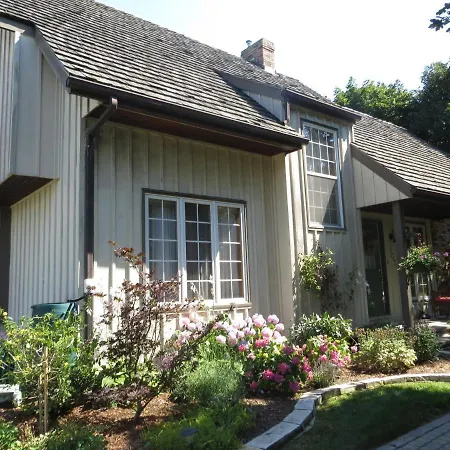 Cedar Gables Bed & Breakfast-2