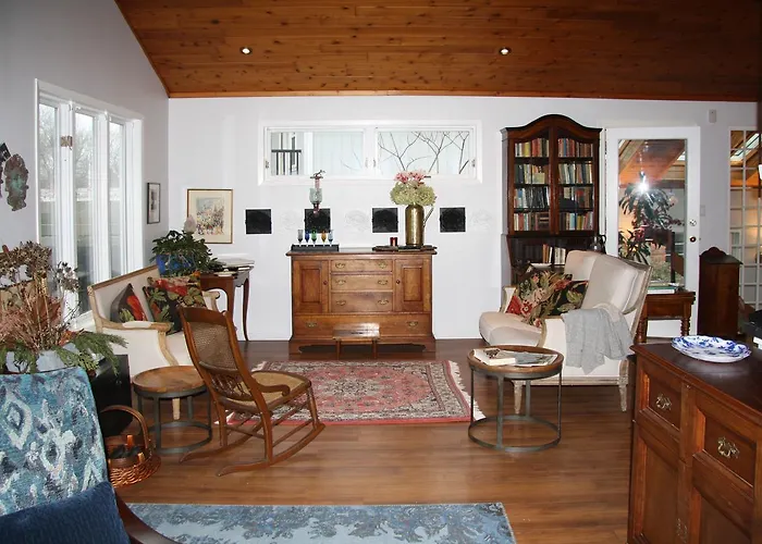 2 Moon Cottage Niagara-on-the-Lake